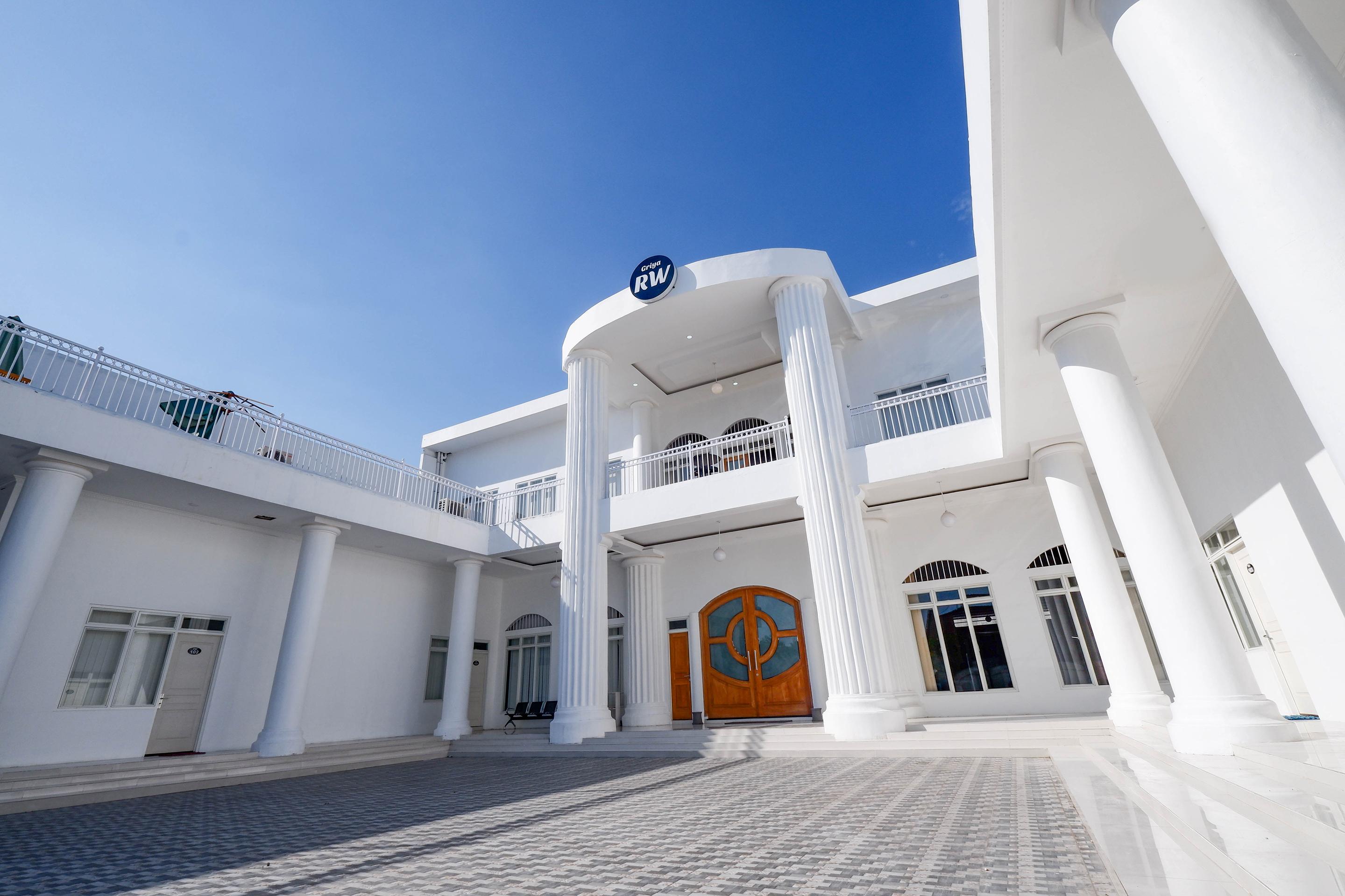 Griya Rw Family Guest House Redpartner Surakarta  Exterior photo
