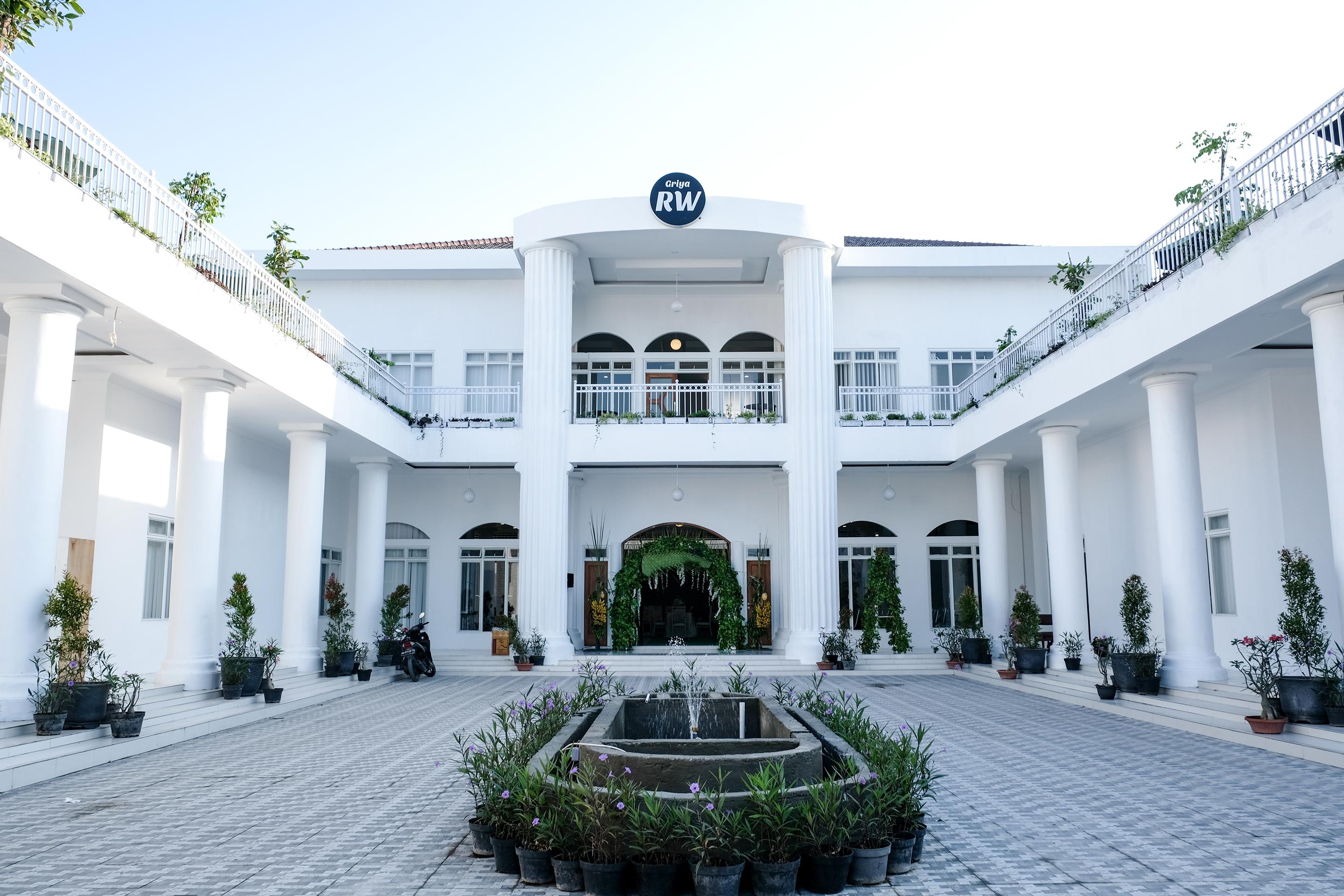 Griya Rw Family Guest House Redpartner Surakarta  Exterior photo