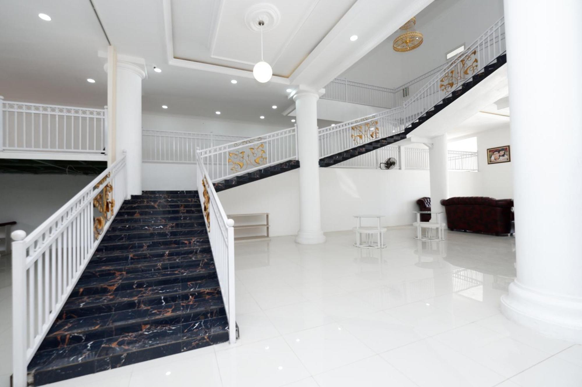 Griya Rw Family Guest House Redpartner Surakarta  Exterior photo