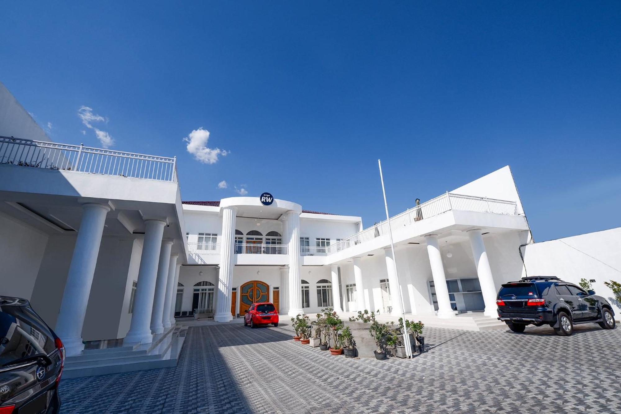 Griya Rw Family Guest House Redpartner Surakarta  Exterior photo