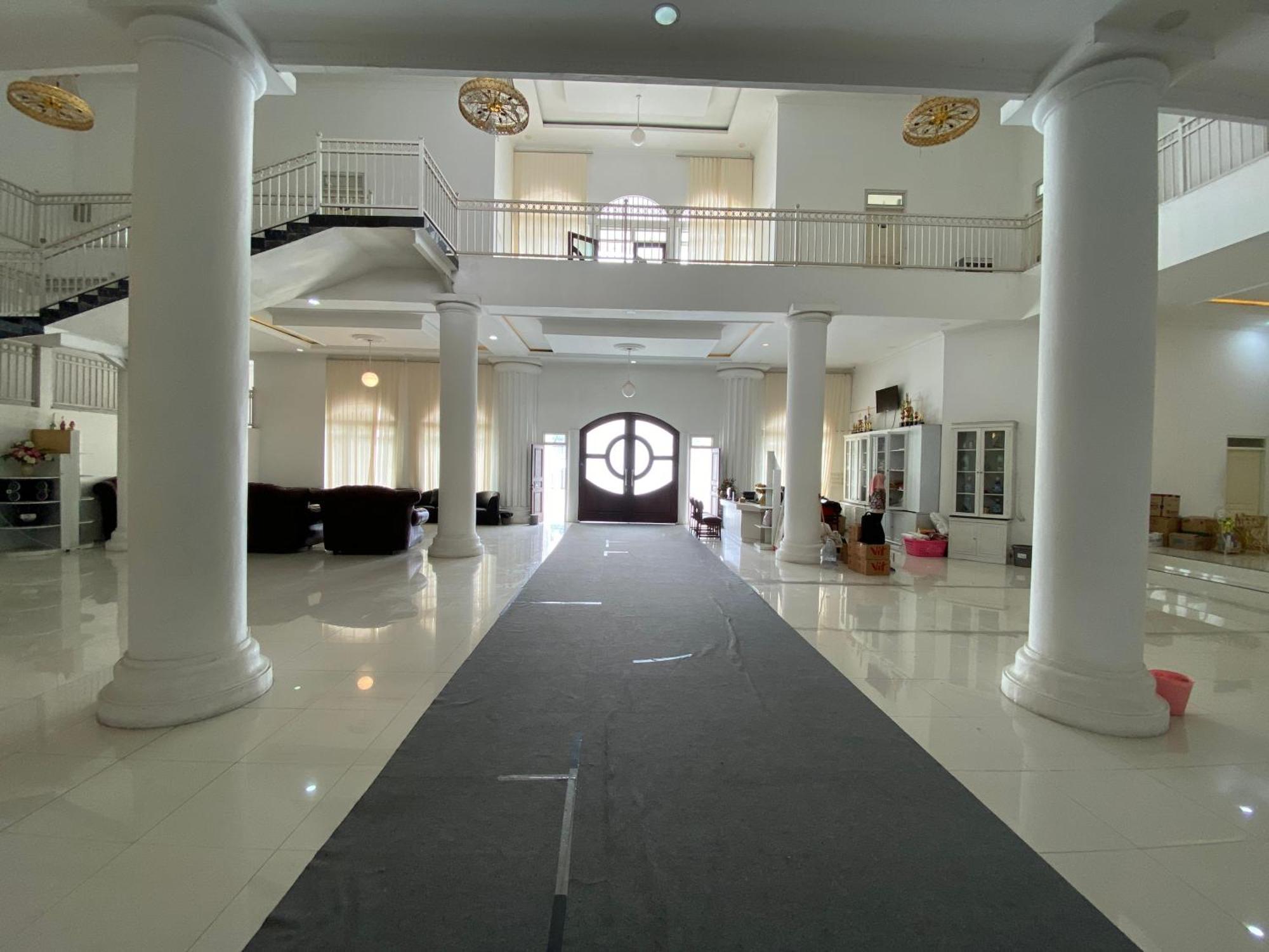 Griya Rw Family Guest House Redpartner Surakarta  Exterior photo